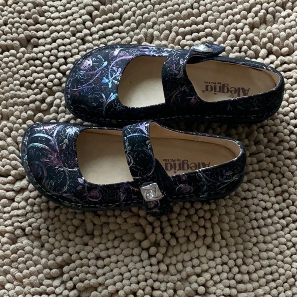 Alegria Black Dress Shoes with Classic Mary Jane Design